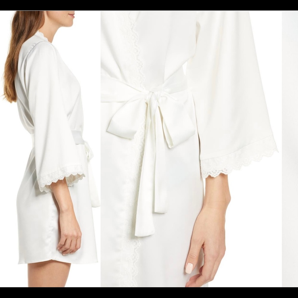 Flora Nikrooz Victoria Short Satin Robe Size M/L